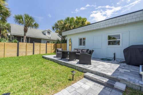 Beautiful Beach Home, 1 Block To Beach, Fire Pit, Bikes