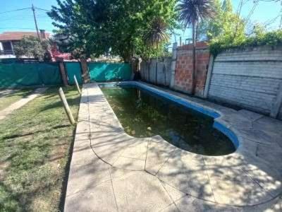 Casa quinta chica con pileta quincho y parque para 8 comfirmar reserva x telefono