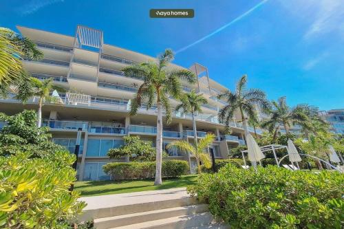 New 3BR Condo - Oceanview Terrace - Private Beach