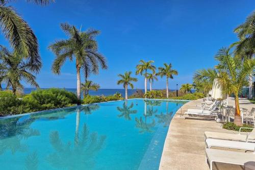 New 3BR Condo - Oceanview Terrace - Private Beach