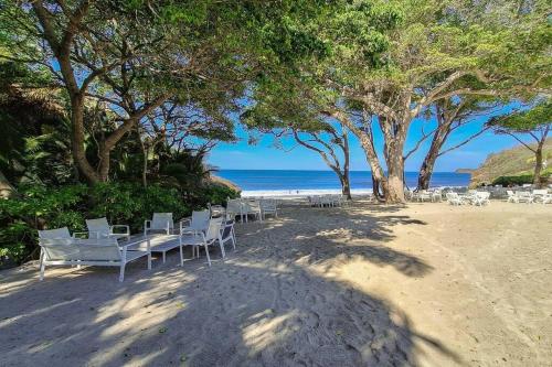 New 3BR Condo - Oceanview Terrace - Private Beach