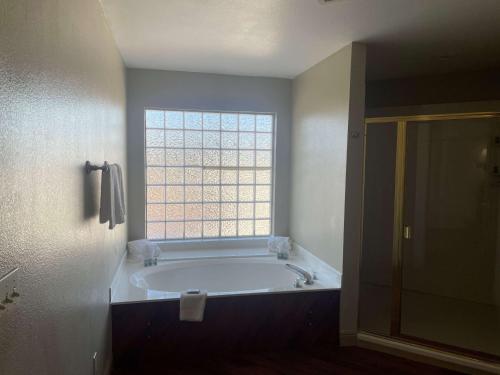 King Suite with Soaking Tub