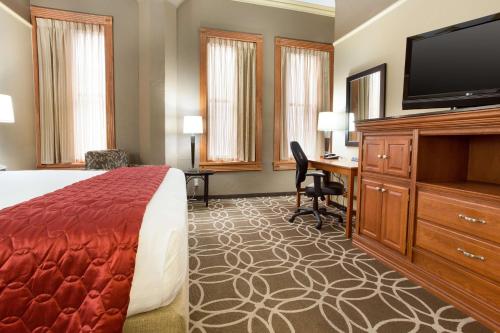 Drury Inn & Suites San Antonio Riverwalk - image 3