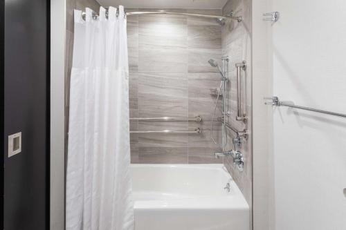 DoubleTree by Hilton New York Times Square South - image 12