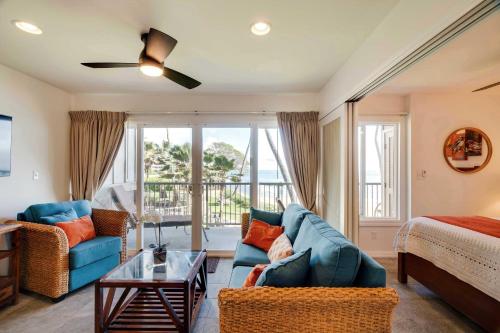 Waipouli Beachfront Condo with Balcony and Ocean Views in Kapaa