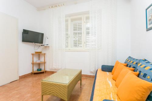 Apartment Podgora 6846a - image 11