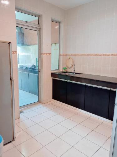อพาร์ตเมนต์ 3 ห้องนอน 2 ห้องน้ำส่วนตัว ขนาด 1200 ตร.ม. – กลางเมืองกูชิง (Anna Cozy Apartment with swimming pool) near สนามบินนานาชาติกูชิง