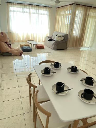 อพาร์ตเมนต์ 3 ห้องนอน 2 ห้องน้ำส่วนตัว ขนาด 1200 ตร.ม. – กลางเมืองกูชิง (Anna Cozy Apartment with swimming pool) near สนามบินนานาชาติกูชิง