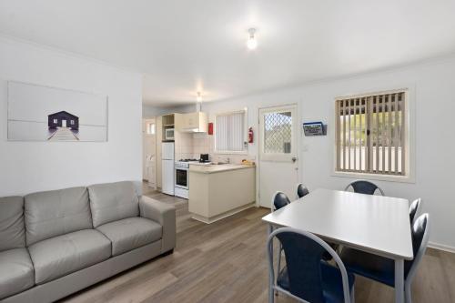 Costello Hotels - Moonta Bay Cabins in Moonta Bay
