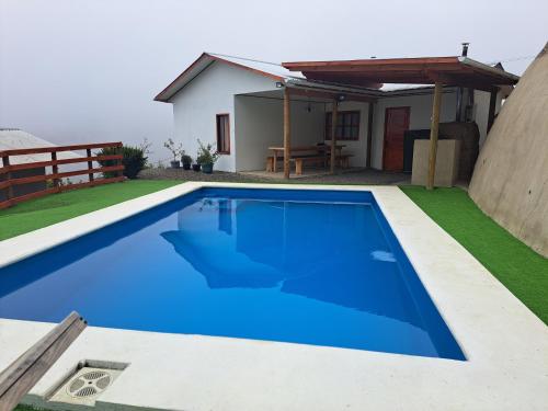 Casa Vista del sol, con piscina, tinaja, y quincho in Quebrada De Alvarado
