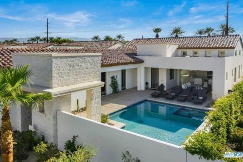 Quiet Citrus Club Oasis w/Pool in La Quinta, USA
