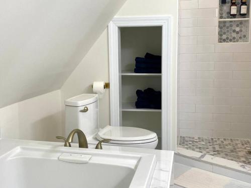 Shenandoah Cabin Hot Tub Getaway in McGaheysville, USA