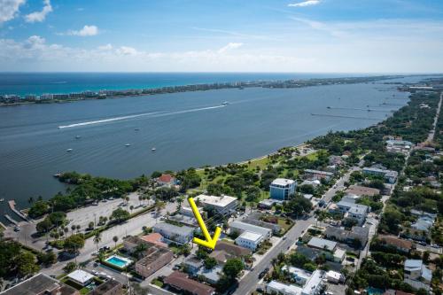 Steps to Beach & Downtown! Spacious Beach Bungalow #2