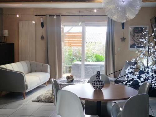 Gîte campagnard avec animaux acceptés, terrasse privée - FR-1-496-299 (Gite campagnard avec animaux acceptes, terrasse privee - FR-1-496-299) in Rive-de-Gier