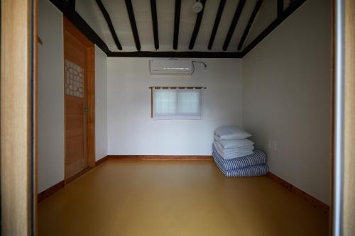 Bonghwangjae Hanok Guesthouse