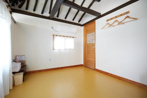 Bonghwangjae Hanok Guesthouse