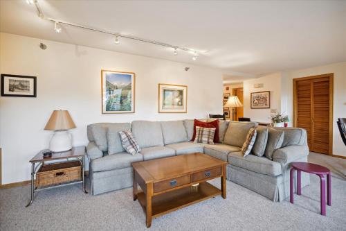 Incredible Highridge 2 bedroom 2 bathroom with Indoor Pool A14 in Killington, USA