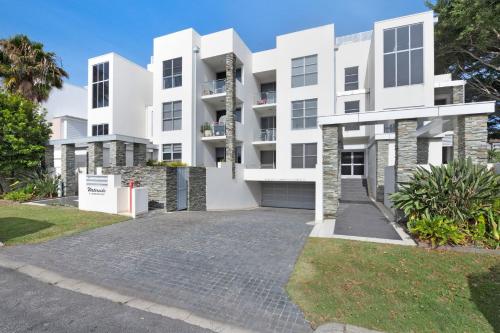 Waterfront Oasis in Runaway Bay - CoastHM in Runaway Öböl