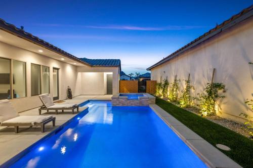 Aqua Blue PGA Signature PGA WEST Walk to Ernies in La Quinta, USA