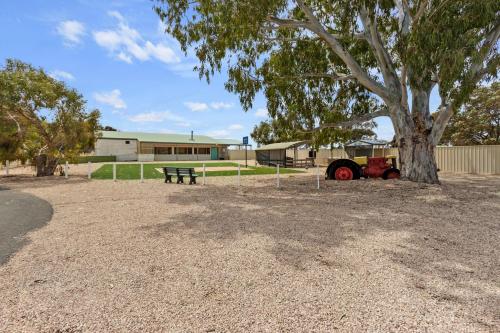 Costello Hotels - Moonta Bay Cabins in Moonta Bay