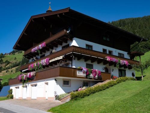 Apartment in Hollersbach near Ski Slopes - Location saisonnière - Bramberg am Wildkogel