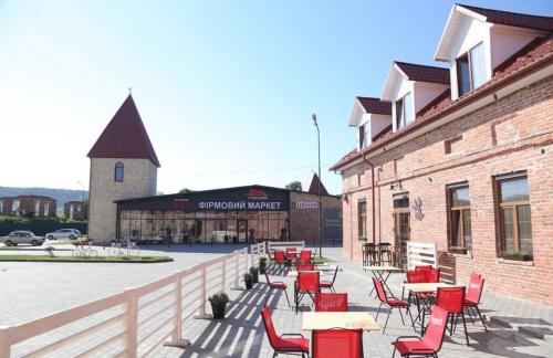 Buitenkant, Готель Бережани in Rohatyn