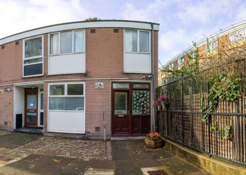 Regent's Park Sleeps 8 Pet Friendly & Garden
