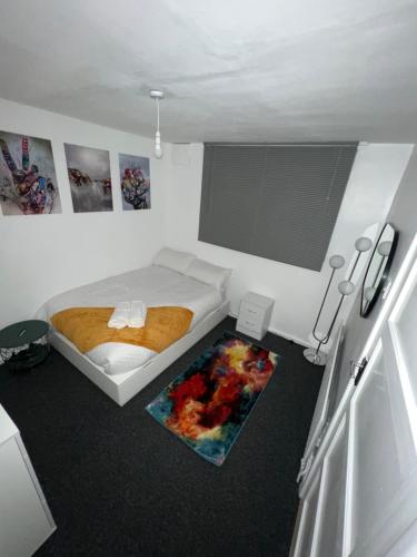 Cosy Hideaway Sleeps 4 w Free Parking