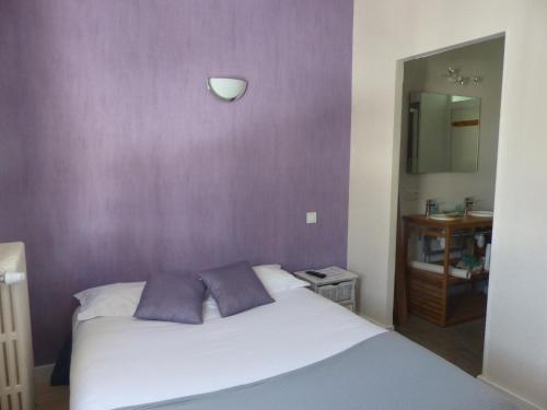 1 double bed, 2 twin beds