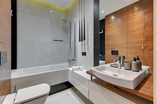 One-Bedroom Apartment image 7
