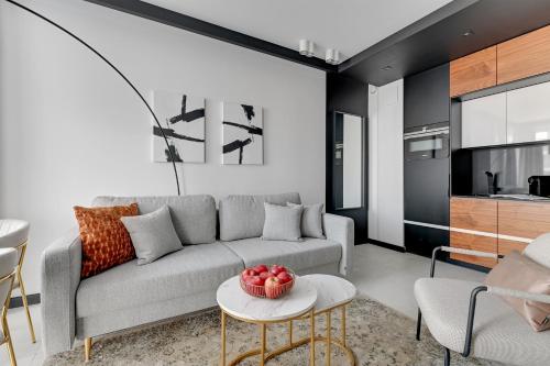 One-Bedroom Apartment image 2