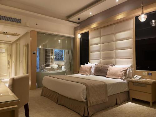 room detail thumbnail 0