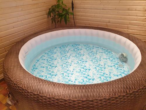 Hot tub, Gesztenye apartman in Úrkút