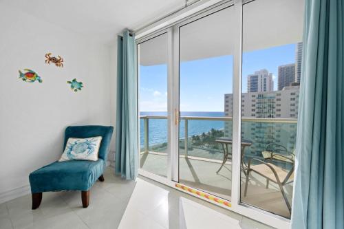 Beachfront Oasis: Ocean Views & Luxe Amenities in Hollywood, USA