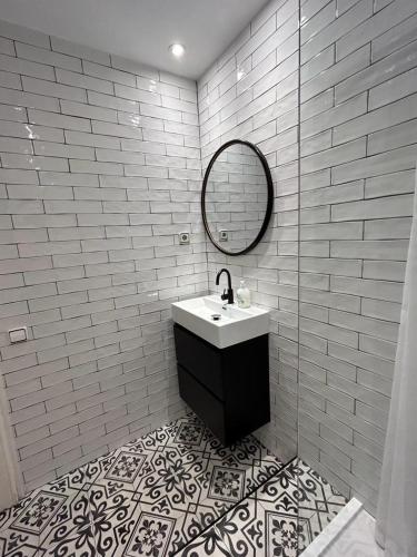 Be barcelona arco del triunfo sunny colors - image 10