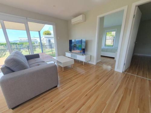 Serene Waterfront GuestHouse- Views & Vibes in Green Point