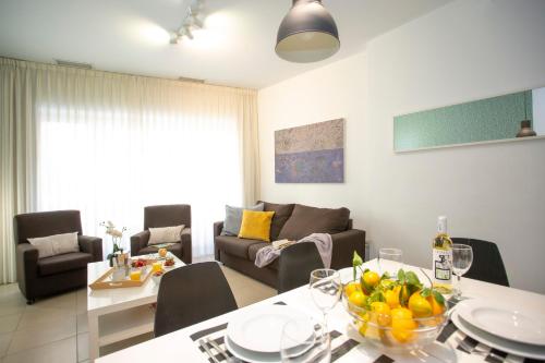 SingularStays Mar44 - image 14