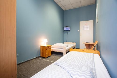 Twin Room with Shared Bathroom image 7