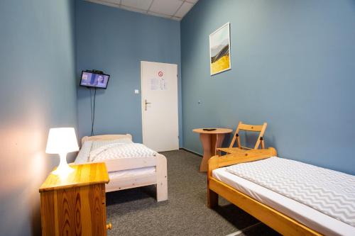 Twin Room with Shared Bathroom image 6