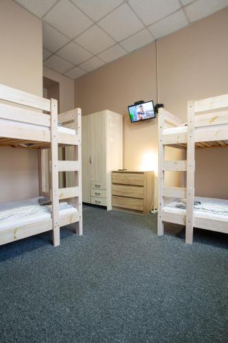 Quadruple Room with Shared Bathroom image 2