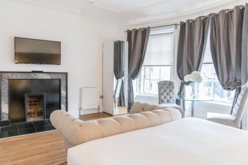 Edinburgh Castle Apartments - image 11