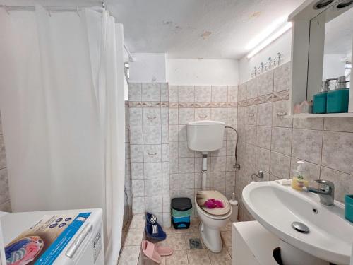WSD Glyfada Cozy 1BD Apartment with Balcony near Beach - Tap to explore photos