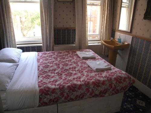 Oakley Hotel - image 11