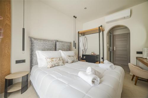 505980256 Nikon Boutique Hotel