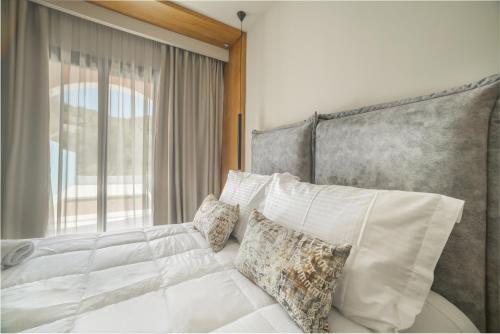 505980420 Nikon Boutique Hotel