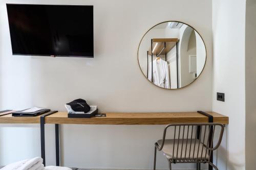 Nikon Boutique Hotel