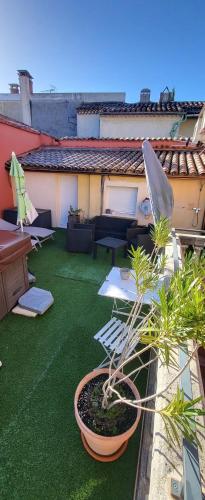 Maison 130m2, terrasse 70 m2 sud, 1à7 Pers, 3 chbres avec TV et clim gîte à louer Pierrelatte