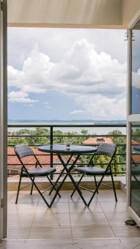Banana Bayou - Spacious Lake View Apt in Bunga, Netflix, 24hr Security, Kampala