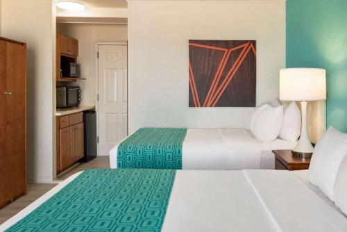 2 double beds