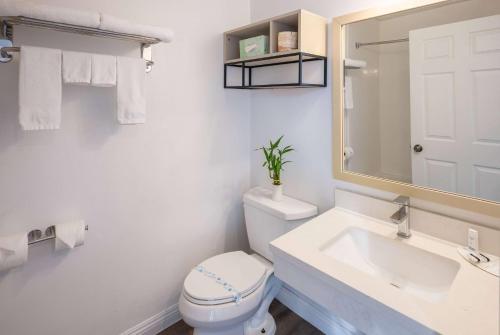 Ramada by Wyndham Redondo Beach in Redondo Beach, USA